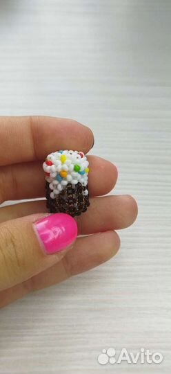 Кулич из бисера амигуруми