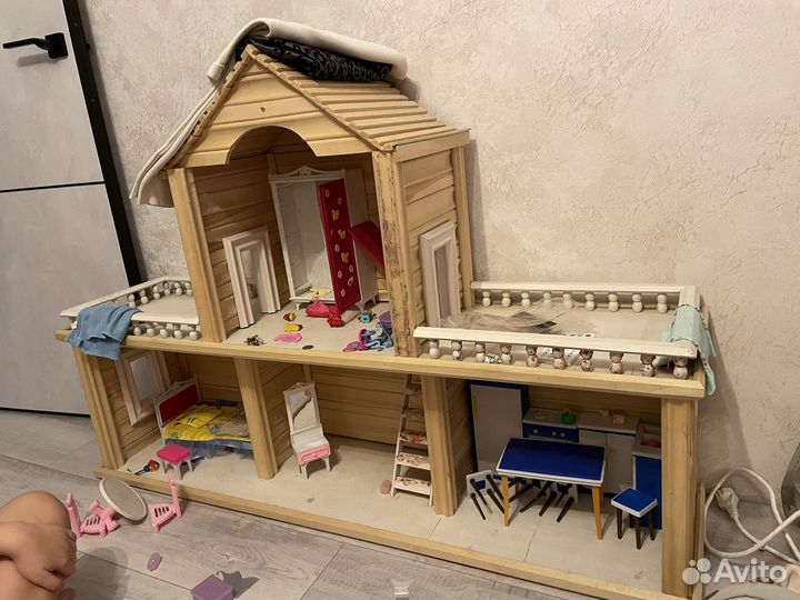 Кукольный домик с мебелью