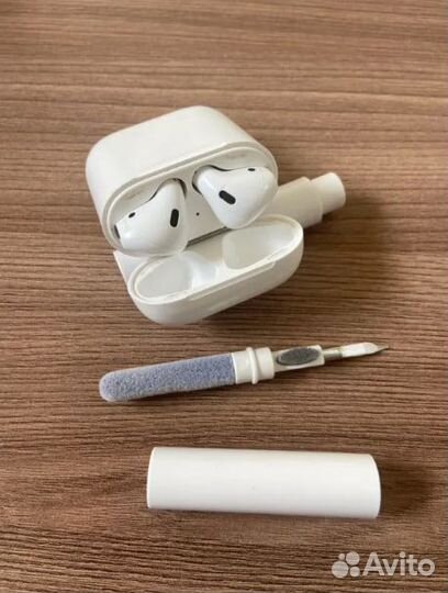 Многофункциональная щетка для чистки наушников