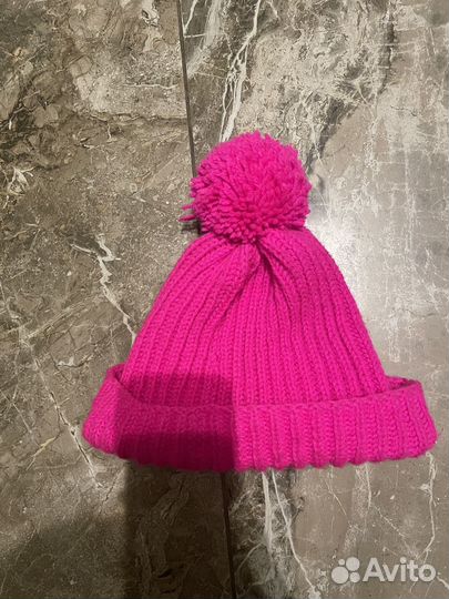 Шапка с бомбошкой ярко розовая
