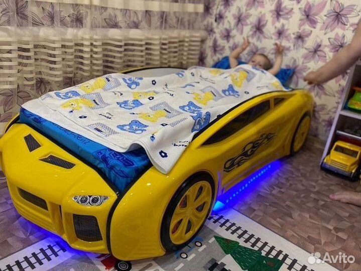 Детская кровать машина