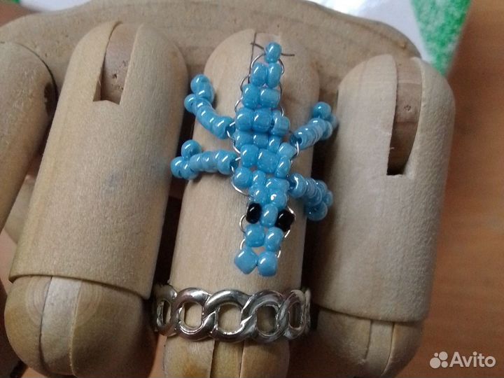 Деревянная рука для колец