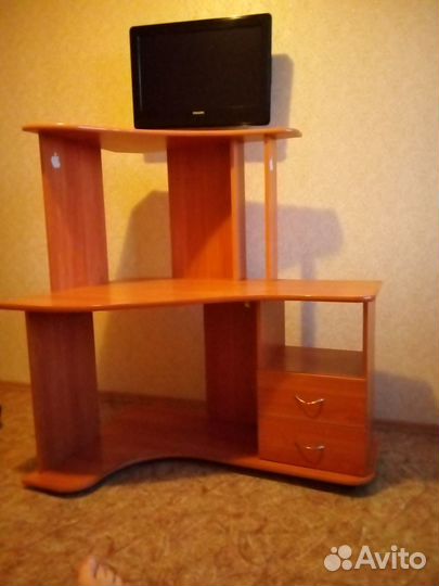 Продам,компьютерный стол