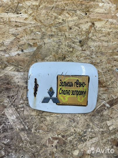 Лючок бензобака Mitsubishi Pajero Sport 2