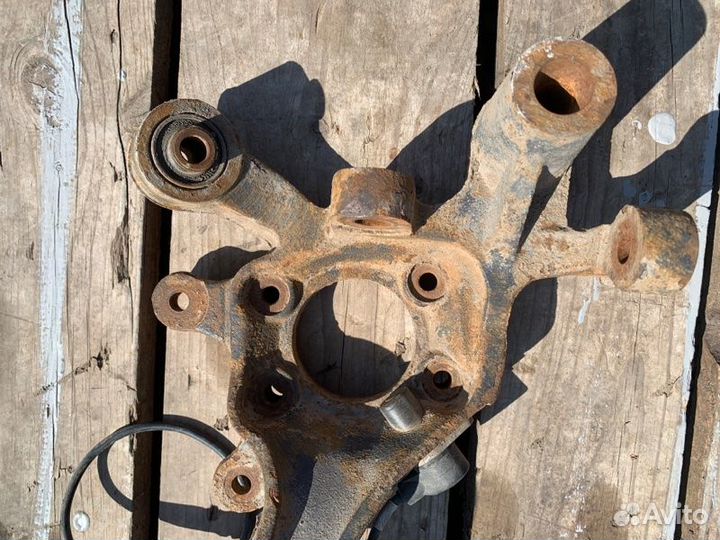 Цапфа задняя левая Hyundai Sonata EF G4JP 2005