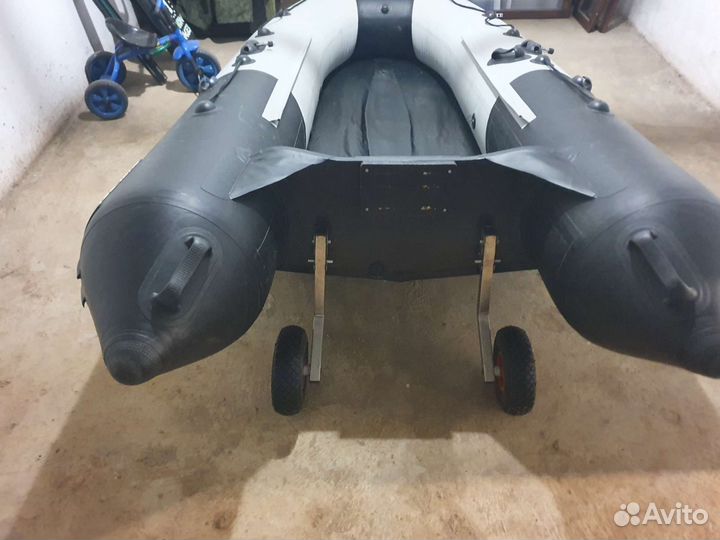 Лодка с мотором