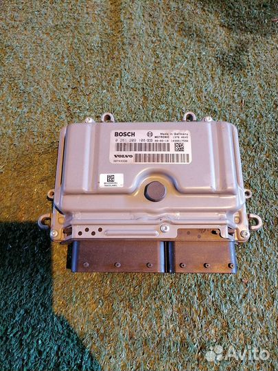 Блок управления двигателем B5254T6 30743338 Volvo