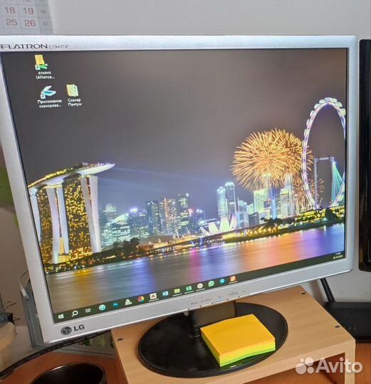 Монитор 19 дюймов