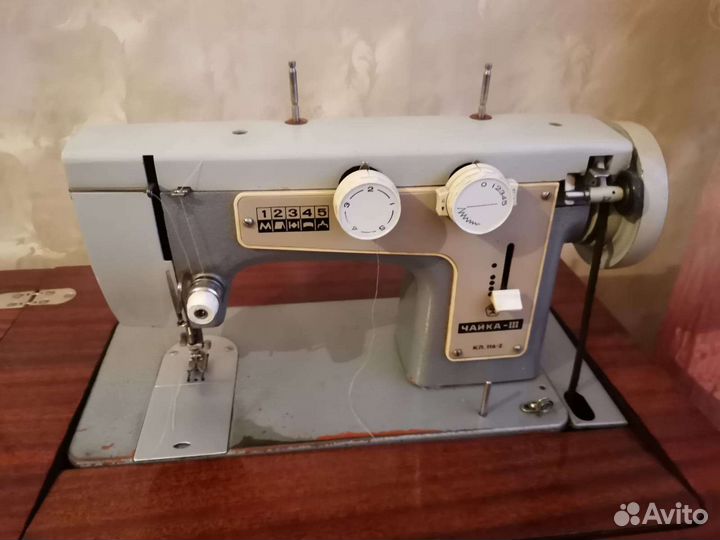 Швейная машинка Чайка тумба