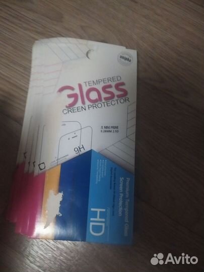 Защитные стекла на телефон