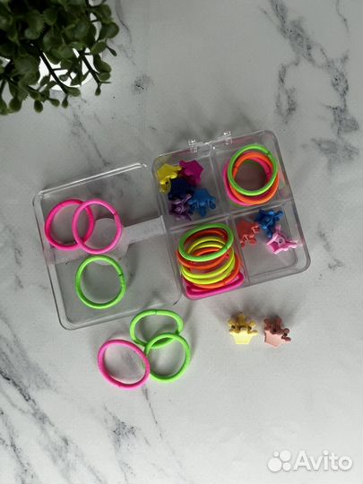 Пакетом Набор резинок и заколок в коробочке