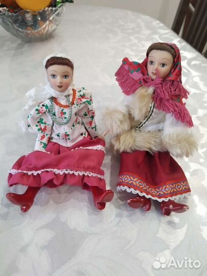 Кукла фарфоровая