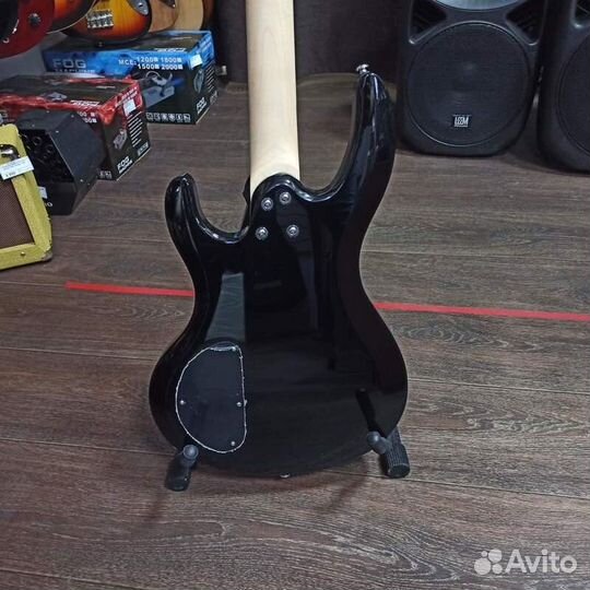 Бас гитара Clevan + Аксессуары