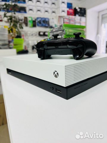 Xbox One X 1Tb + Годовая подписка Гарантия 1 Год