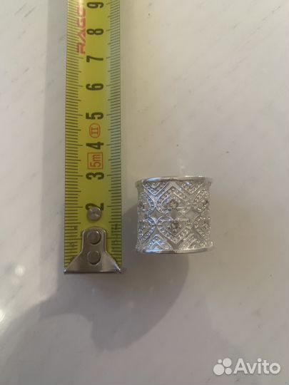 Широкое кольцо серебряного цвета фианиты 17