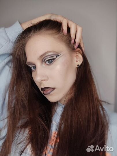 Окрашивание бровей, макияж