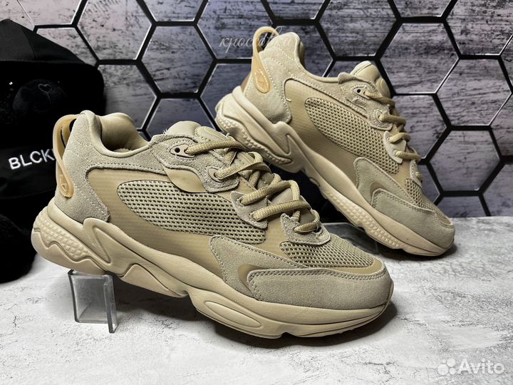 Кроссовки adidas ozweego Met молочный