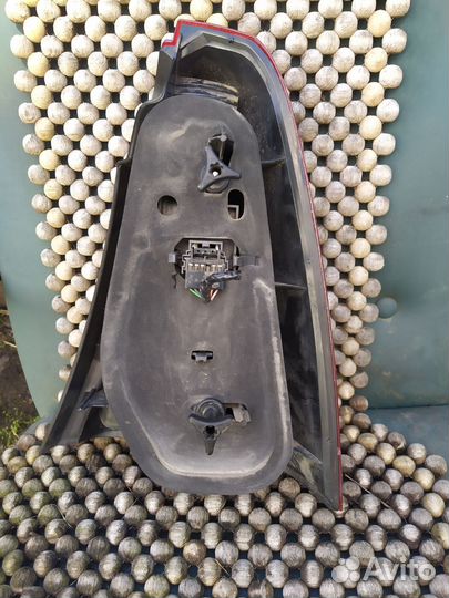 Задний левый фонарь рено логан 1