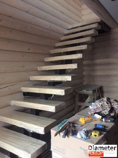 Монтаж сварной лестницы с обивкой