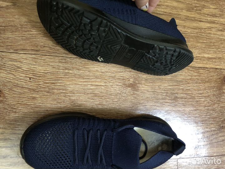 Кроссовки женские