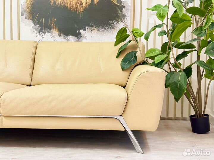 Кожаный диван