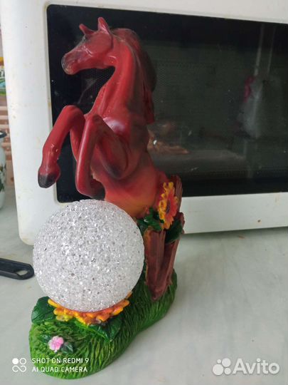 Статуэтка конь с шаром