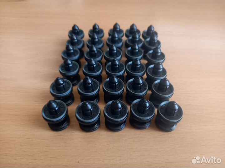 Клипсы обшивки двери Ford