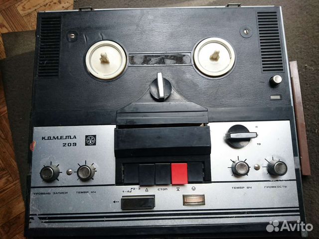 Катушечный магнитофон комета