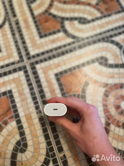 Зарядка на iPhone 20 W