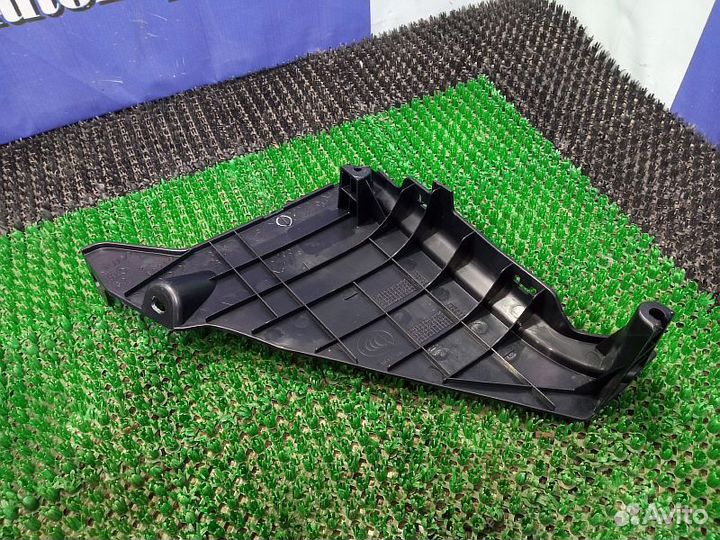 Обшивка стойки передней нижняя левая Toyota Land C