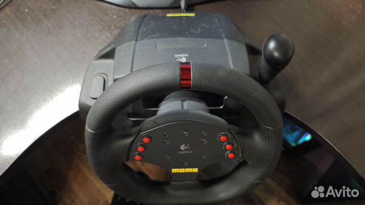 Игровой руль Logitech momo Racing Force
