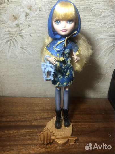 Ever After High Блонди Локс через лес