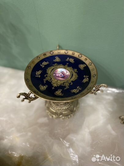 Ваза на бронзовой ножке