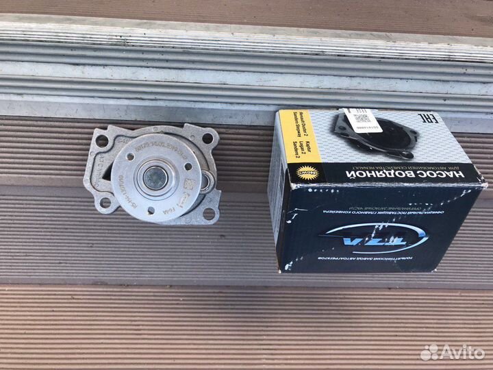 Насос водяной (помпа) для Renault