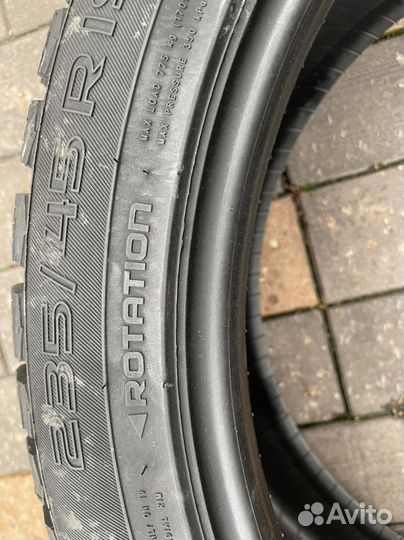 Nokian Tyres Hakkapeliitta 9 SUV 235/45 R19 99T