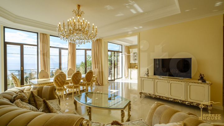 Дом 585 м² на участке 13 сот.