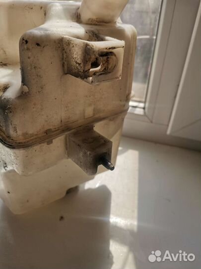 Бачок омывателя Nissan skyline