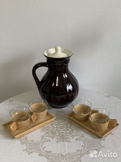 Глиняный кувшин и кофейный набор