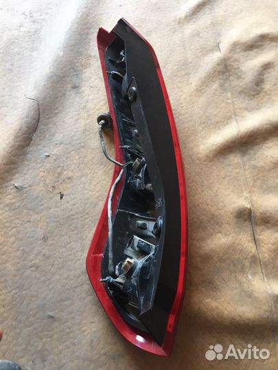 Задний правый оригинальный фонарь Ниссан