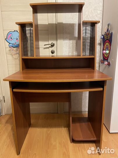 Компьютерный стол 85 см шириной, почти новый