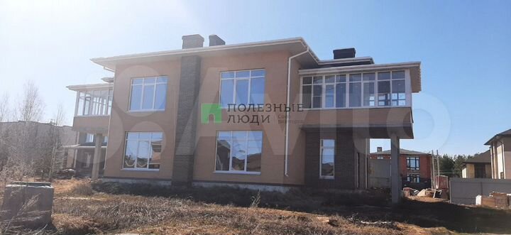 Коттедж 277 м² на участке 14 сот.