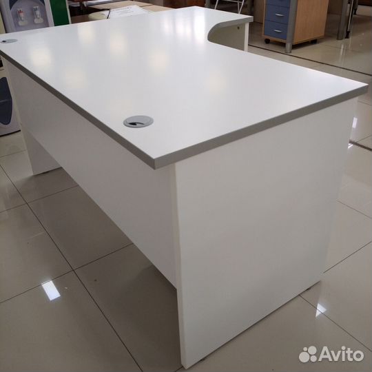 Стол с полками в офис