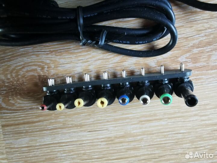 Блок питания универсальний, с набором штекеров