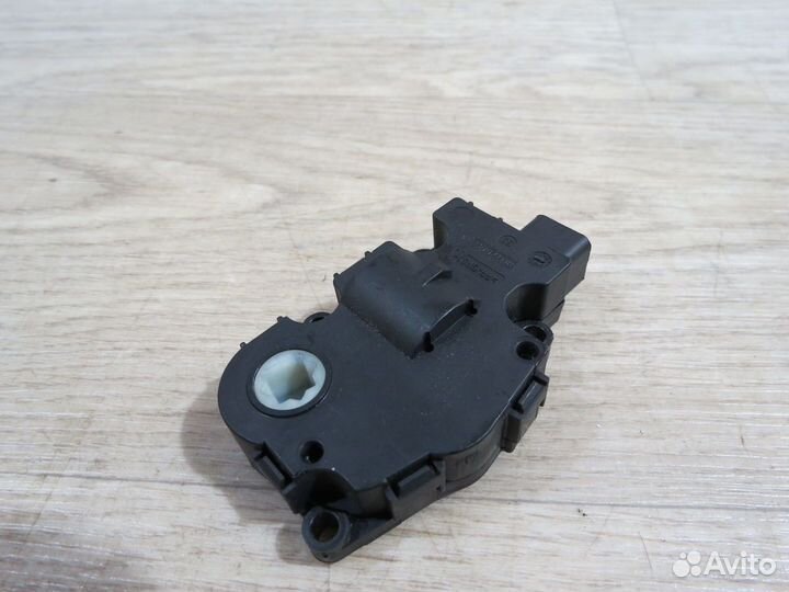 Моторчик заслонки печки на BMW X4 F26