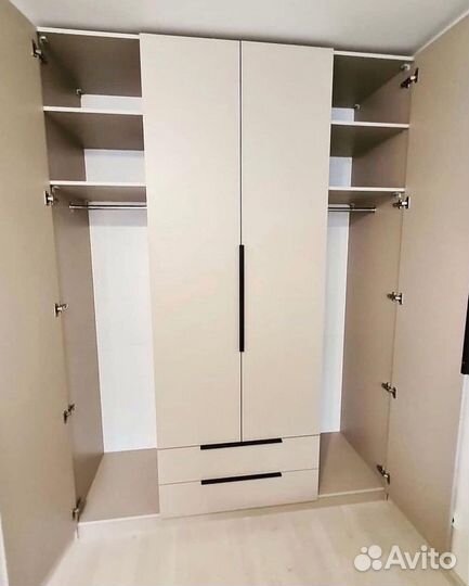 Шкаф распашной с полками