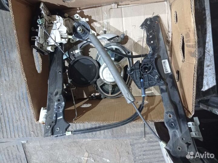 Дверь и комплектующие левая dodge avenger