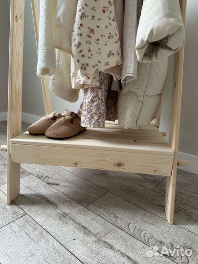 Вешалка детская Монтессори