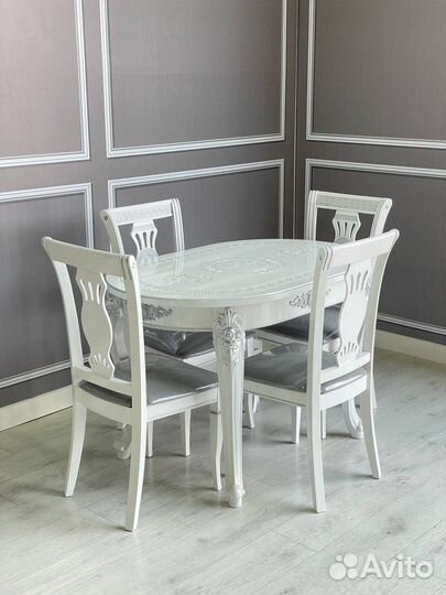 Стол кухонный и Стулья