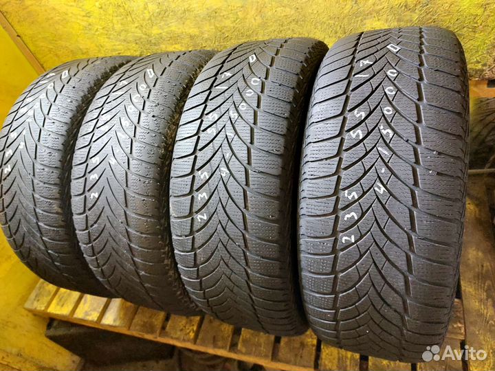Goodyear UltraGrip Ice 2 235/55 R17 103T