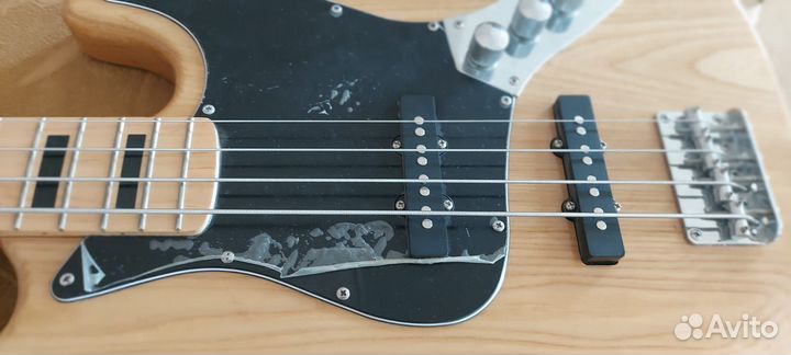 Продам бас гитару